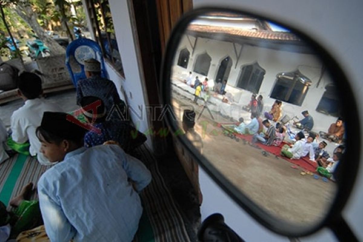 Puluhan Jamaah Naqsabandiyah Padang Takbiran