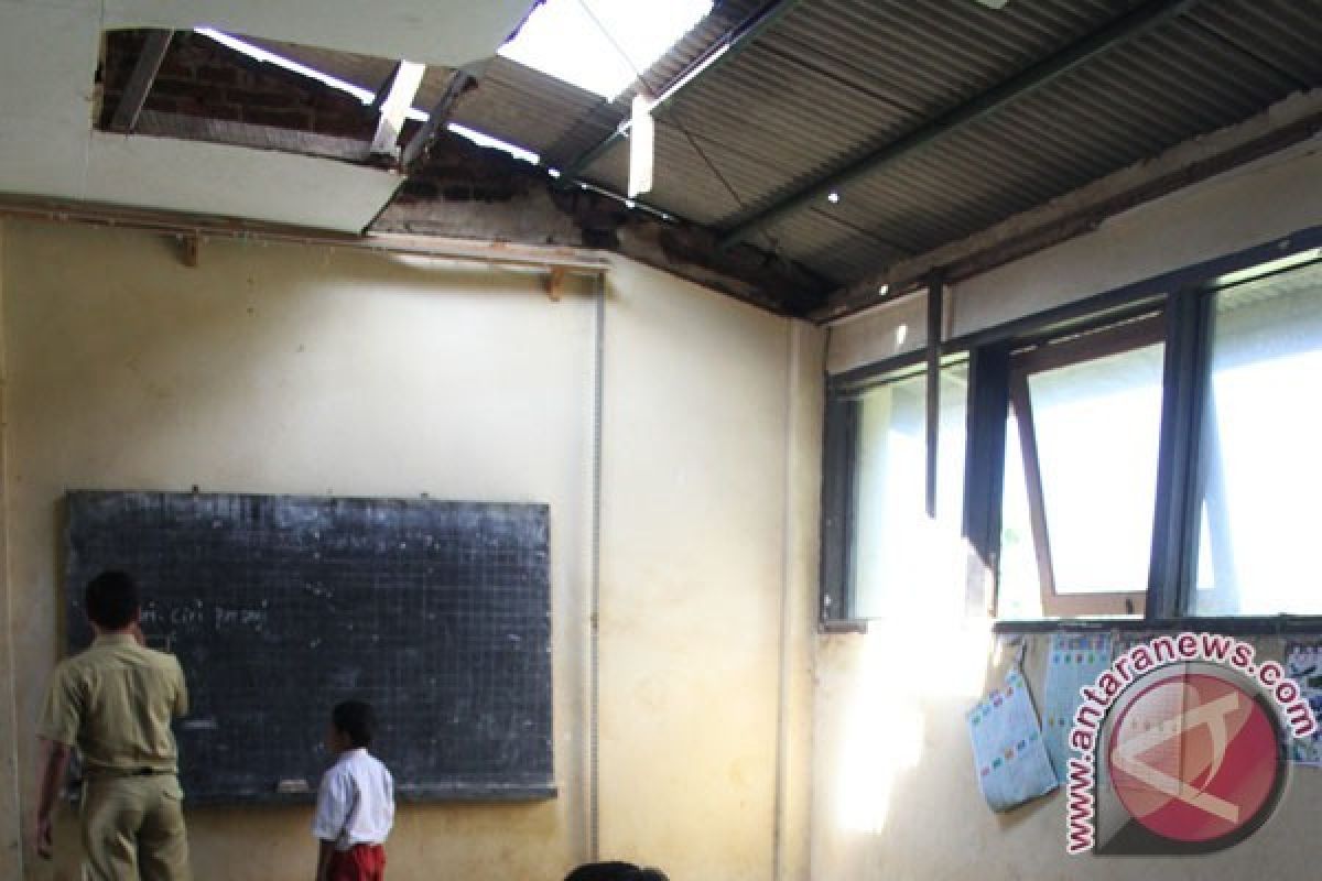 Ini anggaran perbaikan sekolah rusak di Karawang