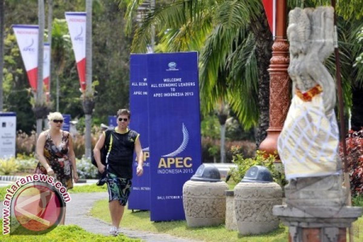 278 Wartawan Peliput APEC Nikmati Wisata Bali 