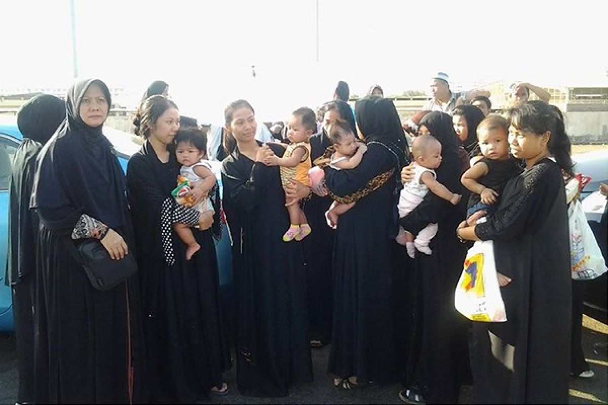 Petugas Tarhil Lakukan Sweeping terhadap TKI Overstayers