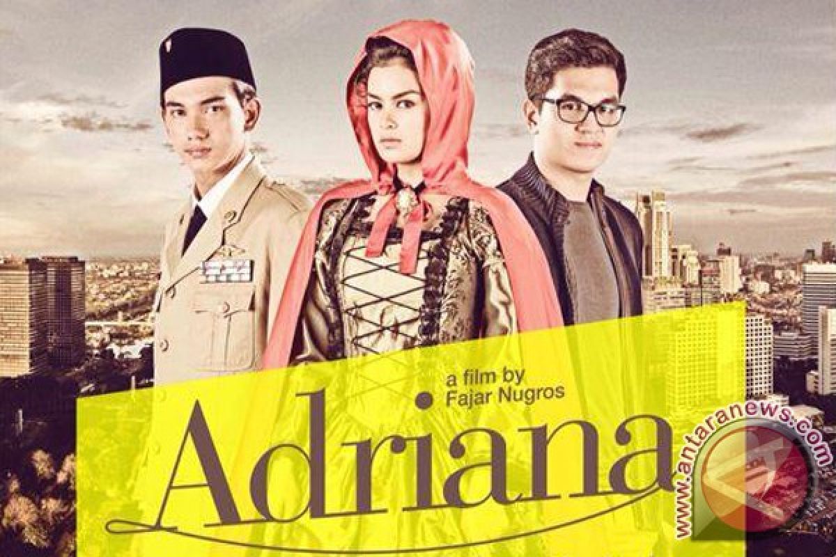 Sophia Latjuba dan para guru nobar film Adriana