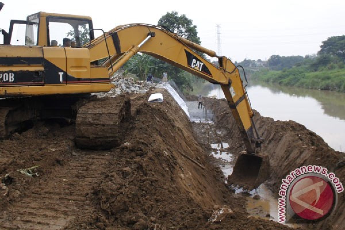 Perbaikan tanggul Kali Bekasi habiskan Rp39 miliar