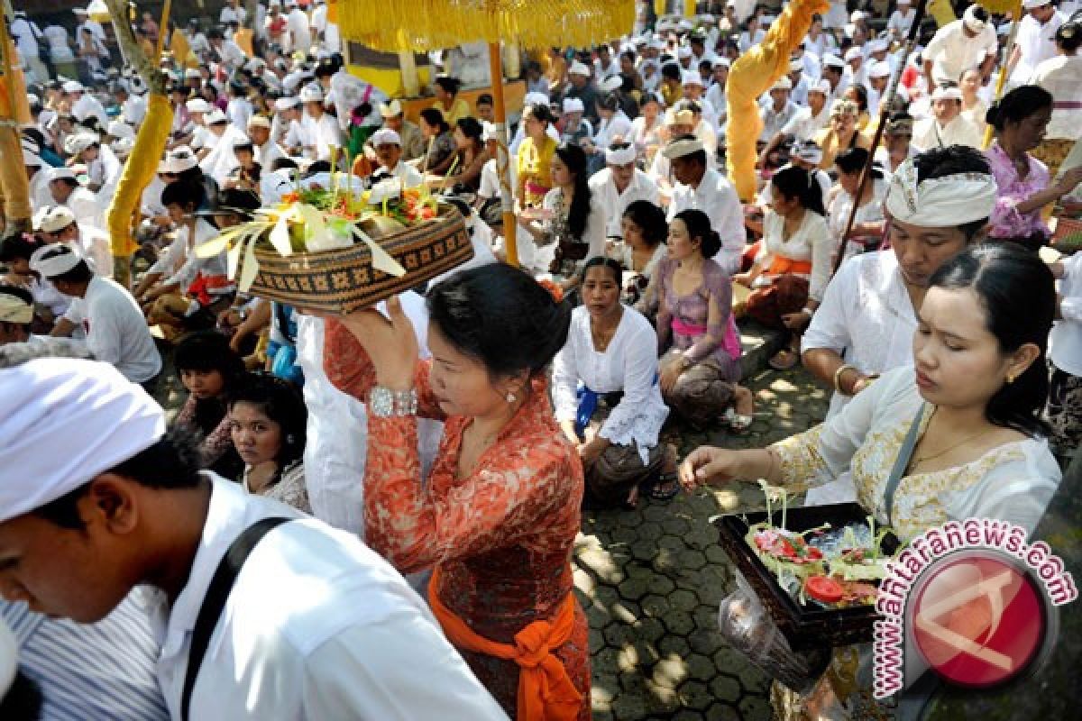 Umat Hindu rayakan Hari Suci Kuningan 