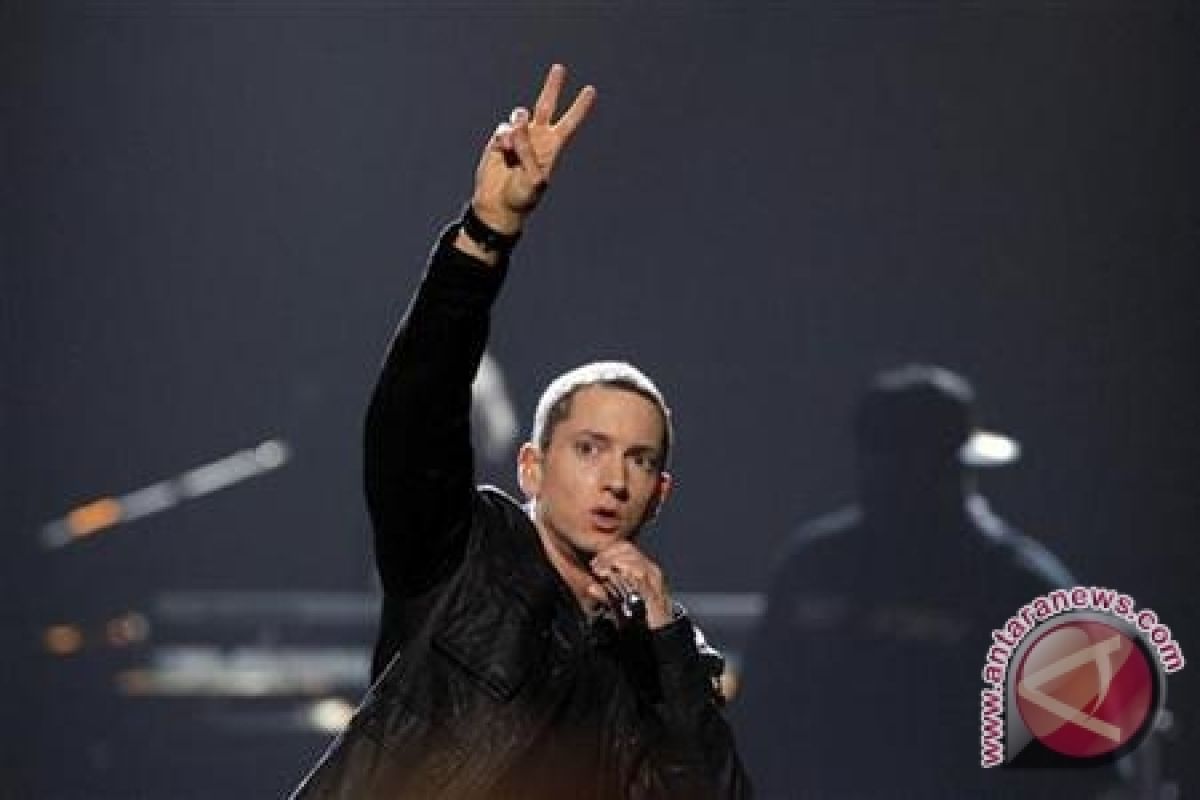 Eminem kuasi puncak tanggal lagu Inggris dengan "Kamikaze"