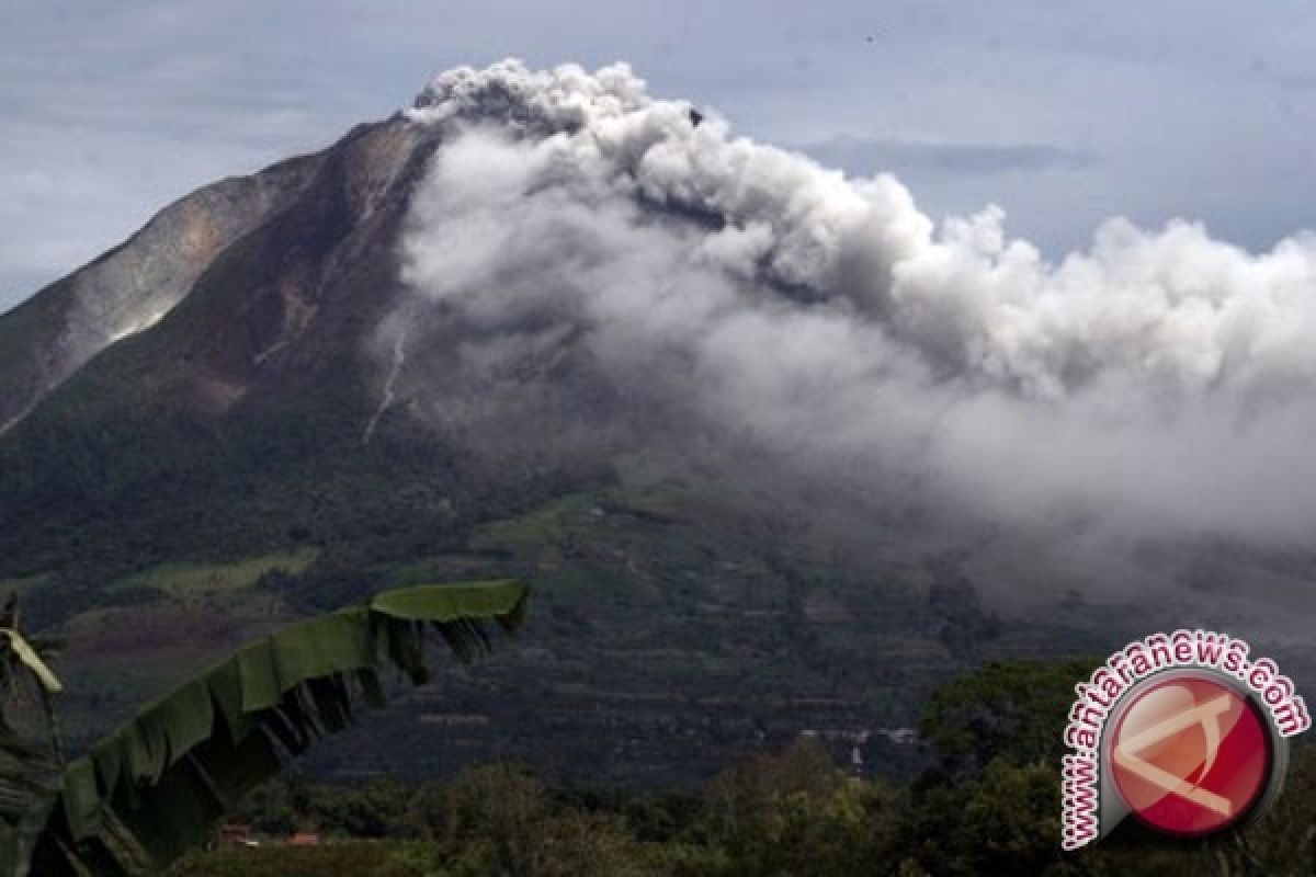 2.753 warga Karo diungsikan dari bahaya Sinabung