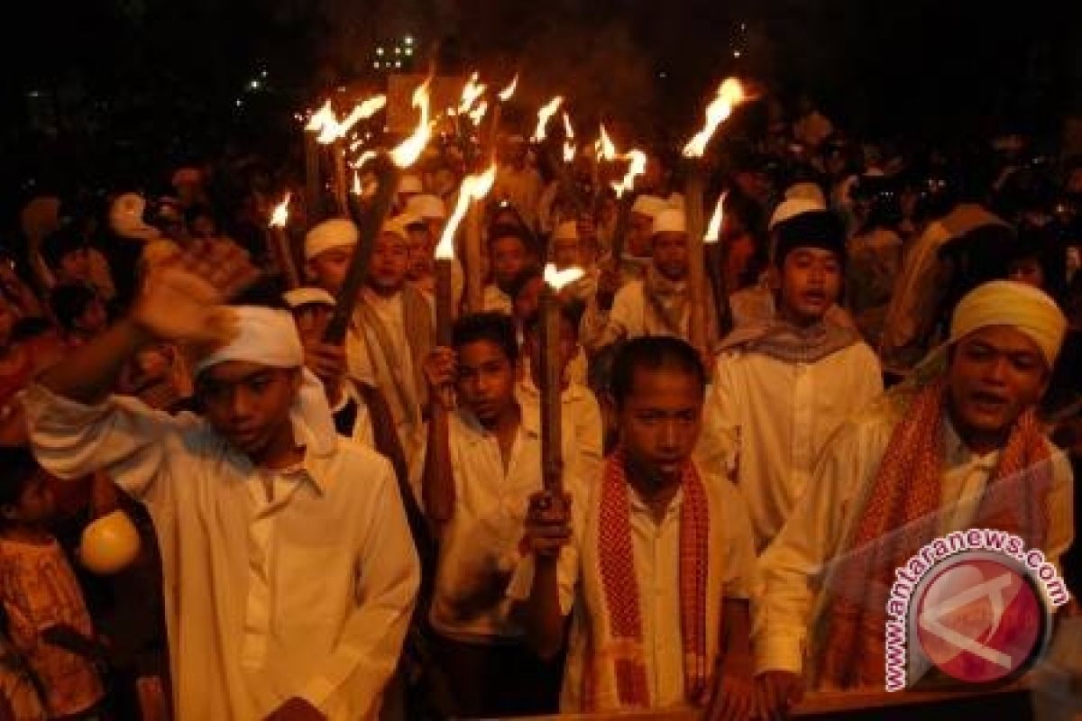 Warga Gabek Pangkalpinang Gelar Pawai Obor Sambut Ramadhan