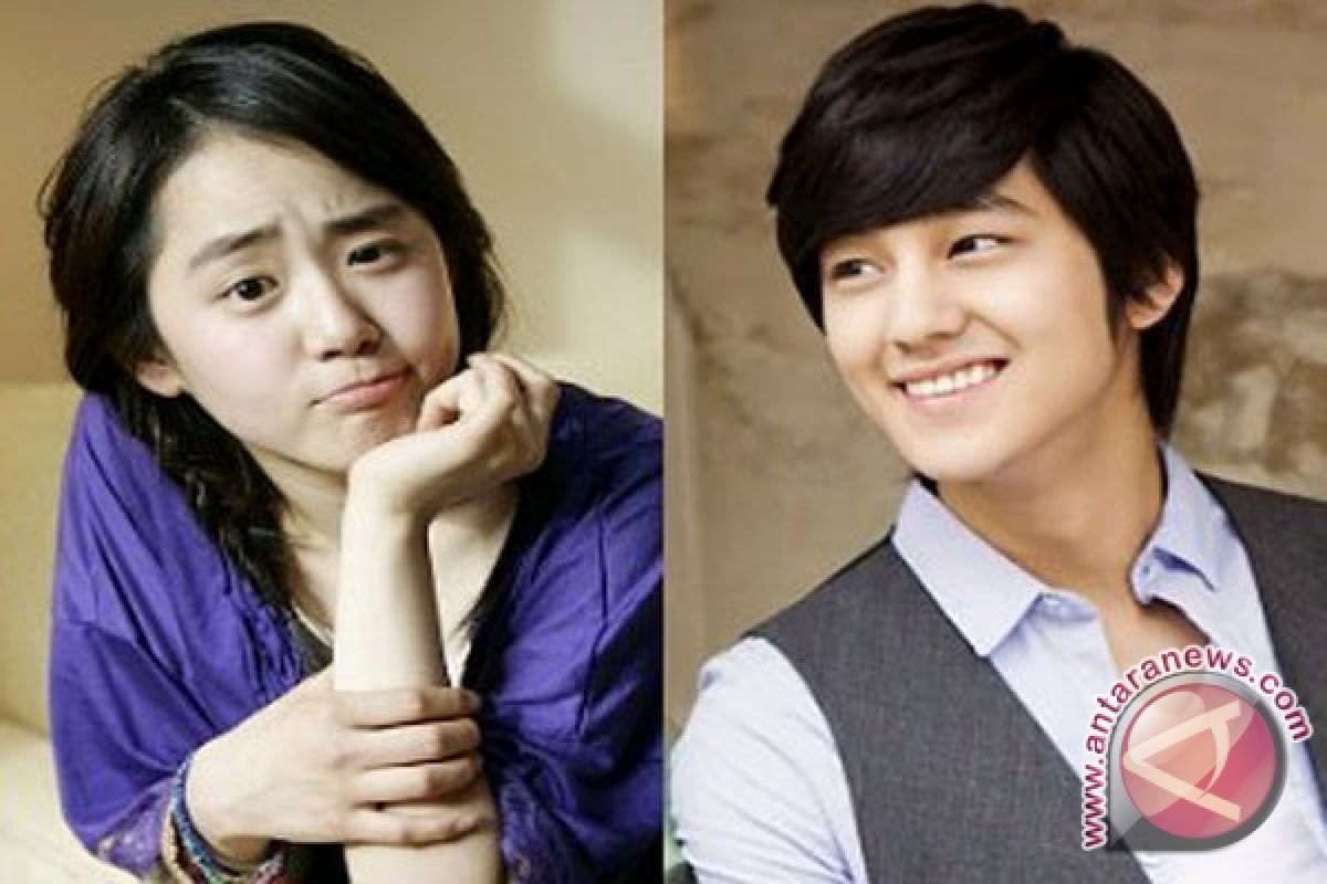  Moon Geun Young Dan Kim Beom berpacaran