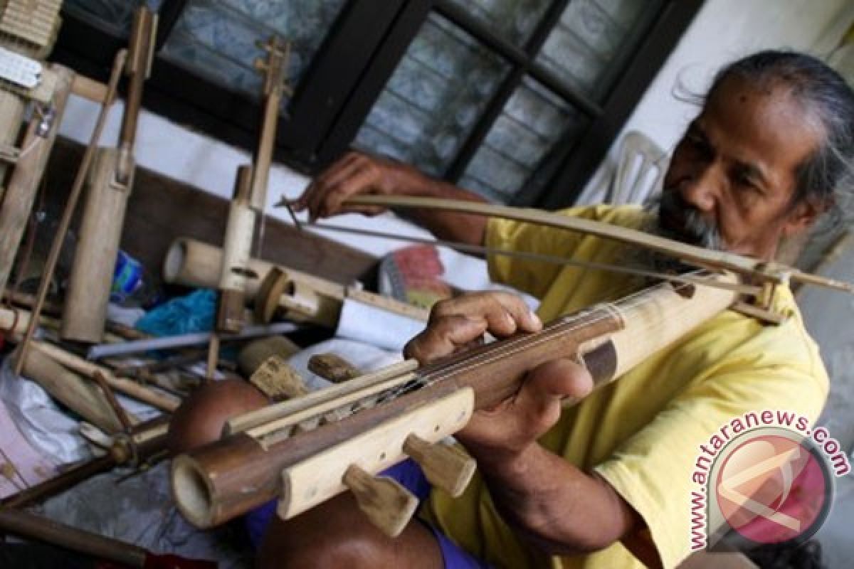 Inggris cs ikuti festival bambu di Lombok