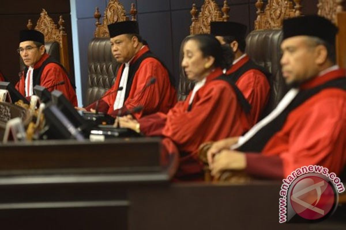 Mantan calon bupati minta Akil bongkar mafia putusan