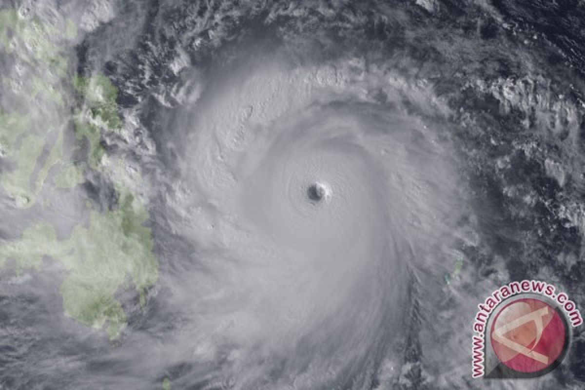 Tiga orang tewas akibat topan Haiyan di Filipina