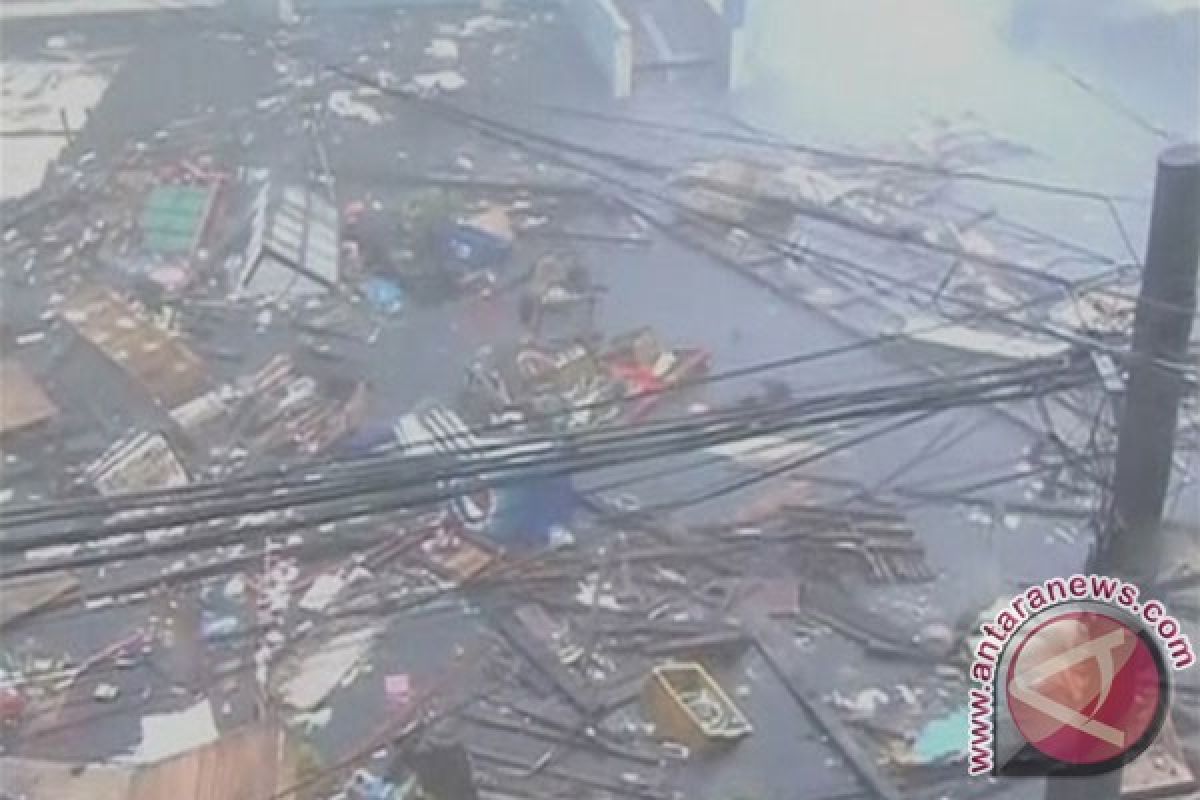 Lebih 100 orang tewas akibat topan di Tacloban, Filipina