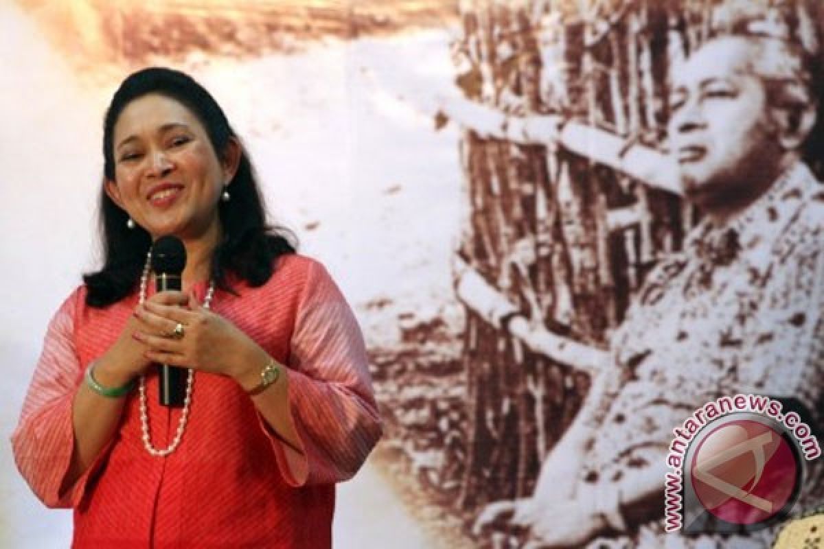 A Soeharto's daughter campaigns for Golkar
