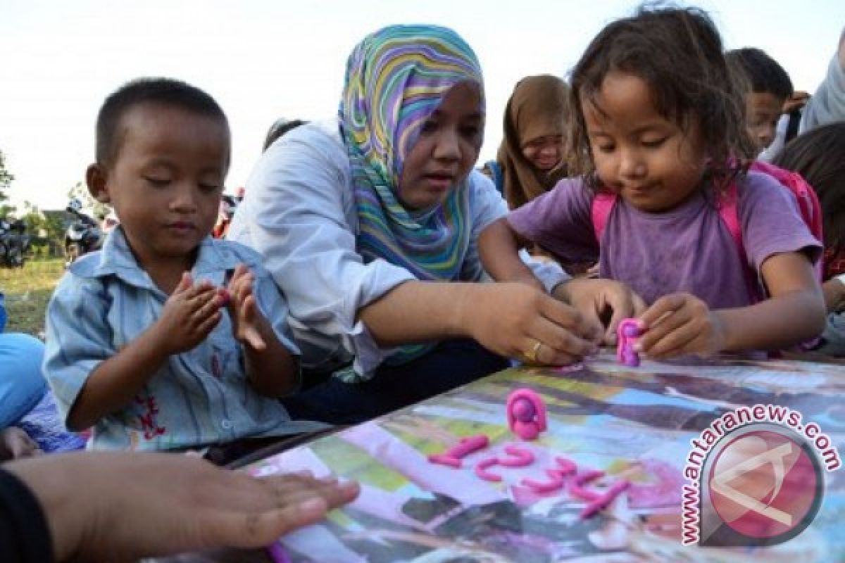 Rumah belajar anak jalanan mendapat bantuan komunitas "Bright Foundation"