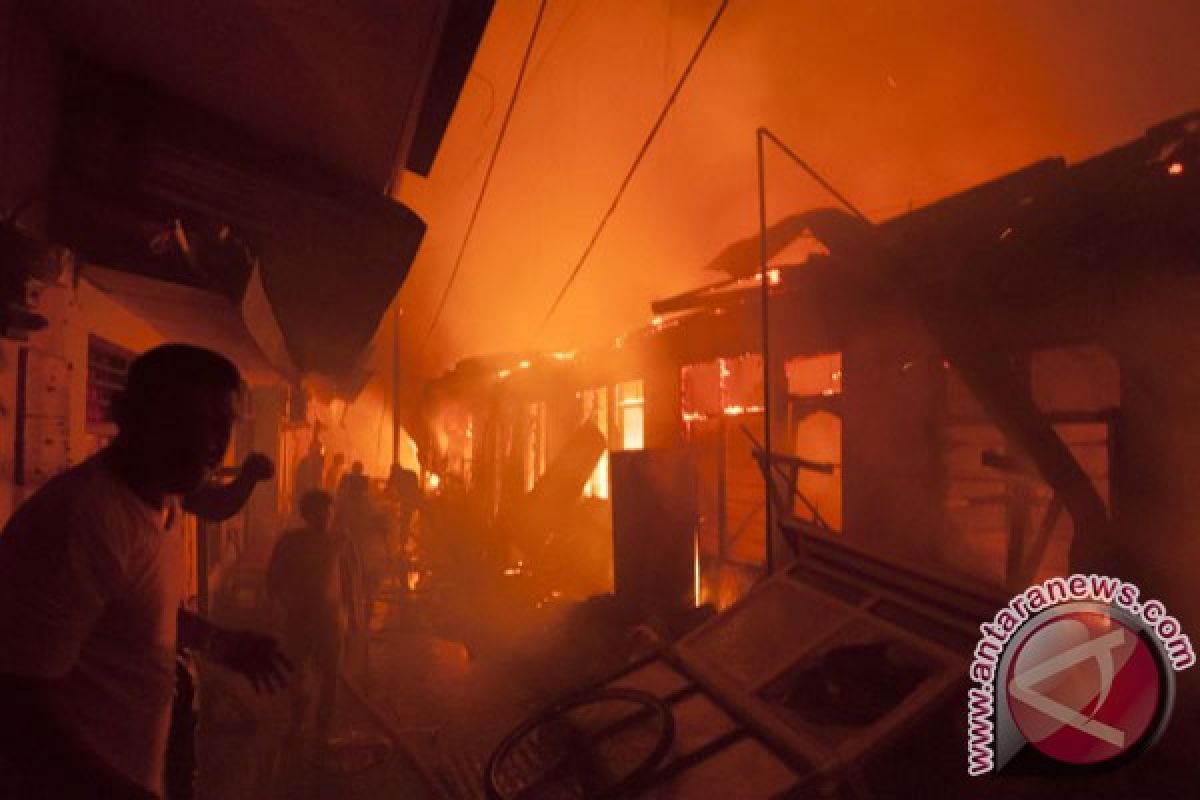 Asrama Polres Ternate terbakar