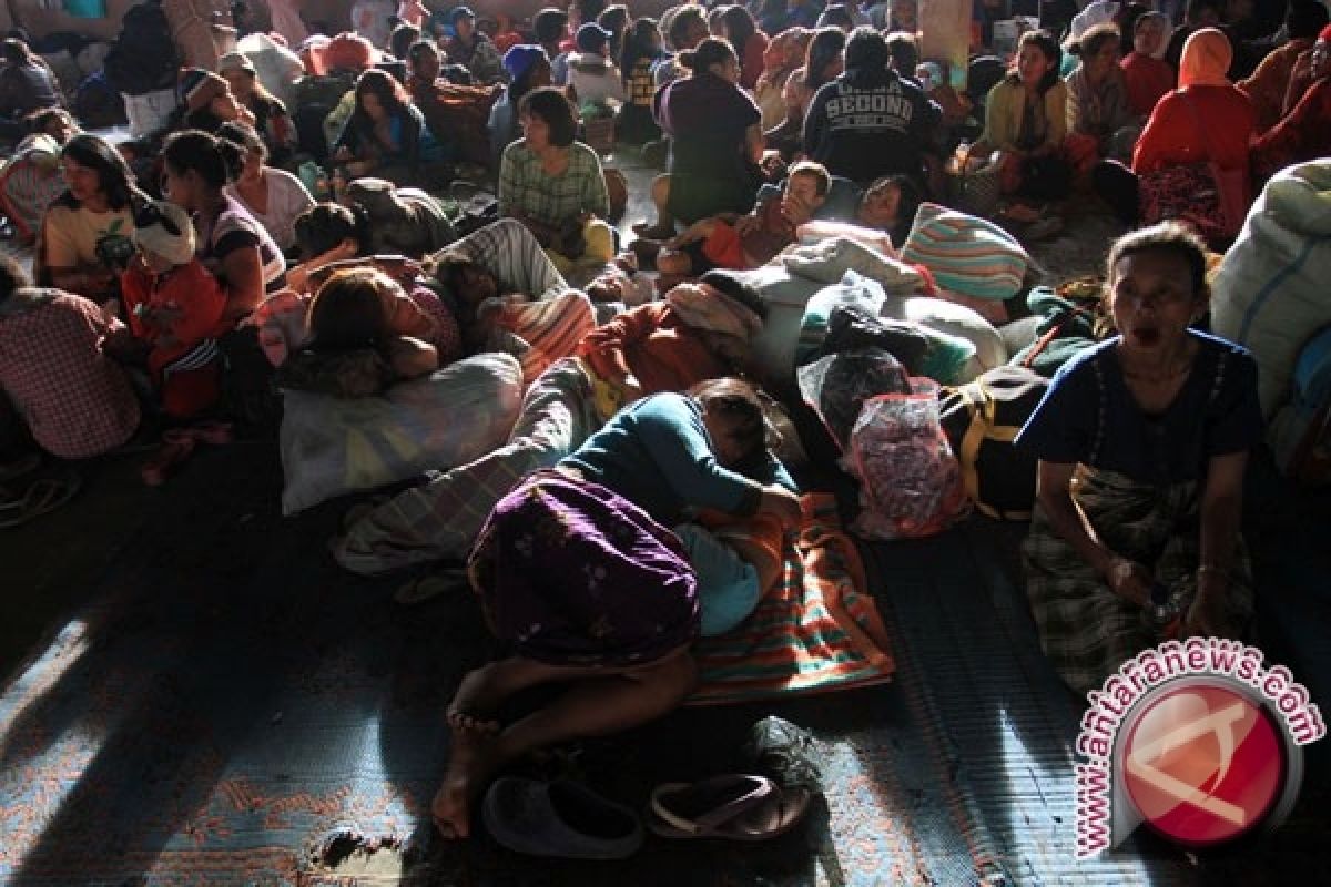 Jumlah pengungsi erupsi Sinabung tinggal  15.950 jiwa