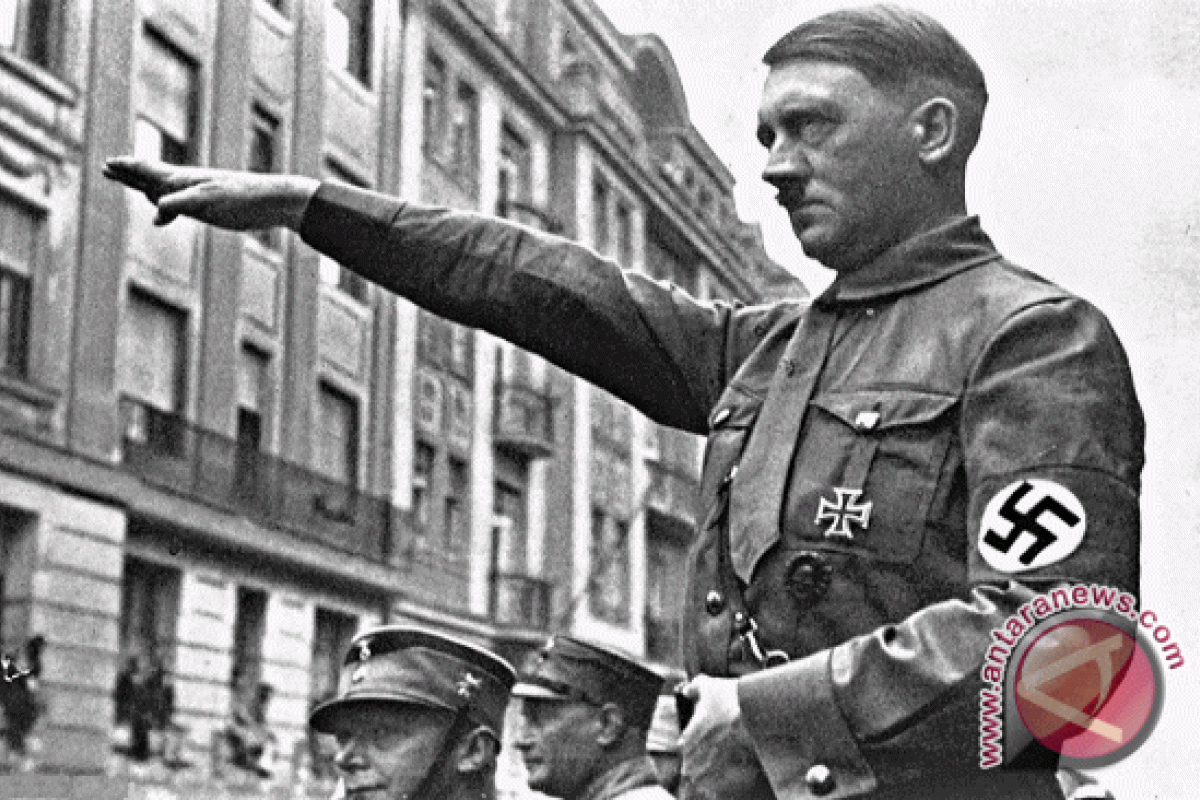 Puji Hitler, Pejabat Argentina Diadili