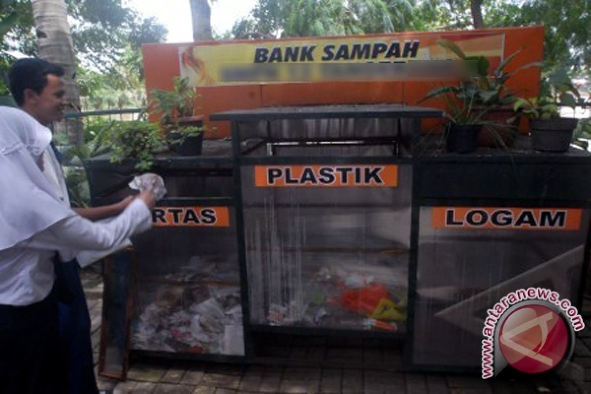 Sekda Kotabaru Resmikan bank sampah Desa Hilir Muara