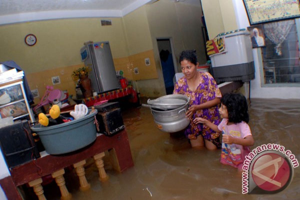 Ahok: banjir  tak terhindarkan selama DAS penuh bangunan 