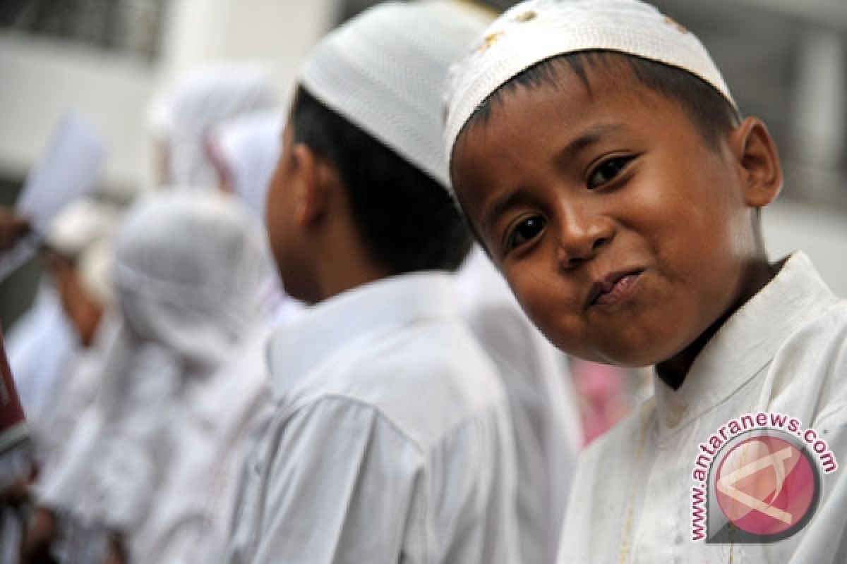 100 anak yatim Sumsel doa minta hujan