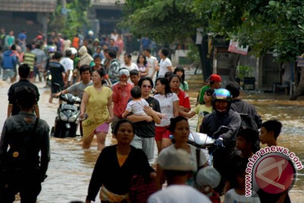 Dua orang meninggal akibat banjir Tangerang