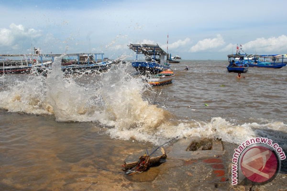 BMKG ingatkan nelayan di Sulbar terkait gelombang tinggi