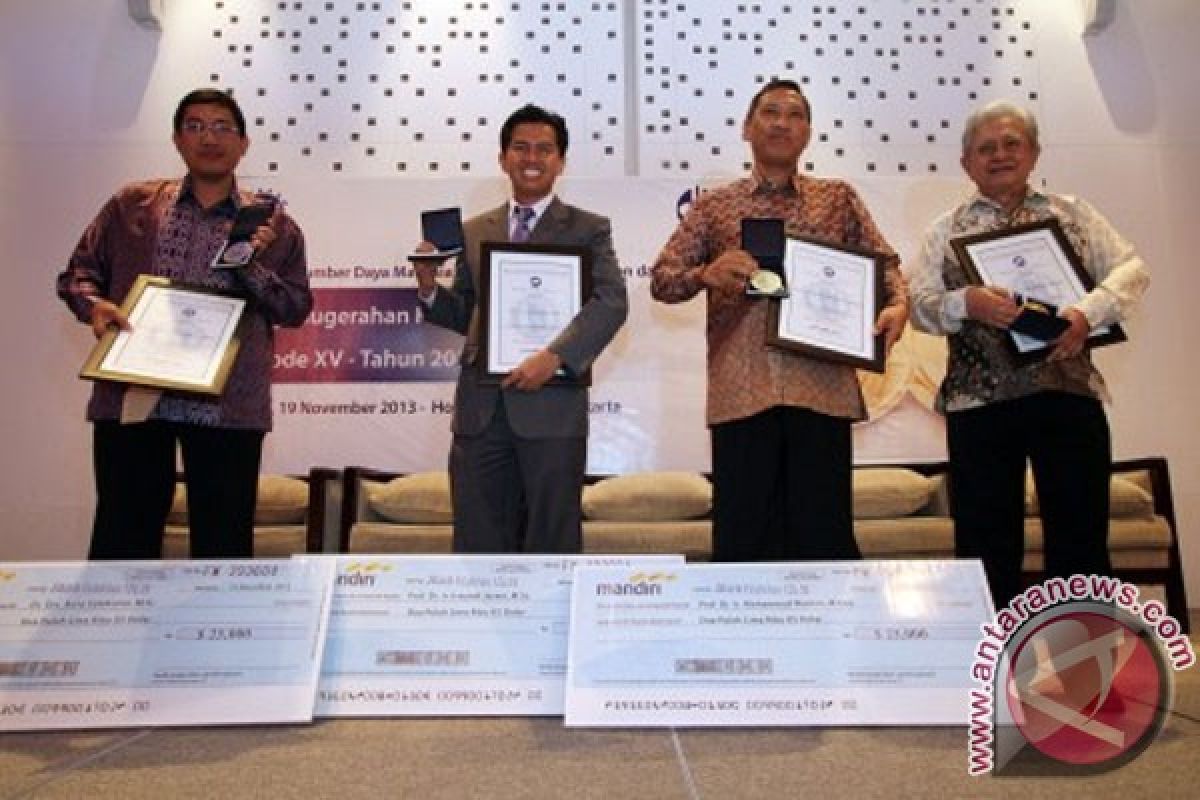 Habibie Center berikan penghargaan kepada empat ilmuwan