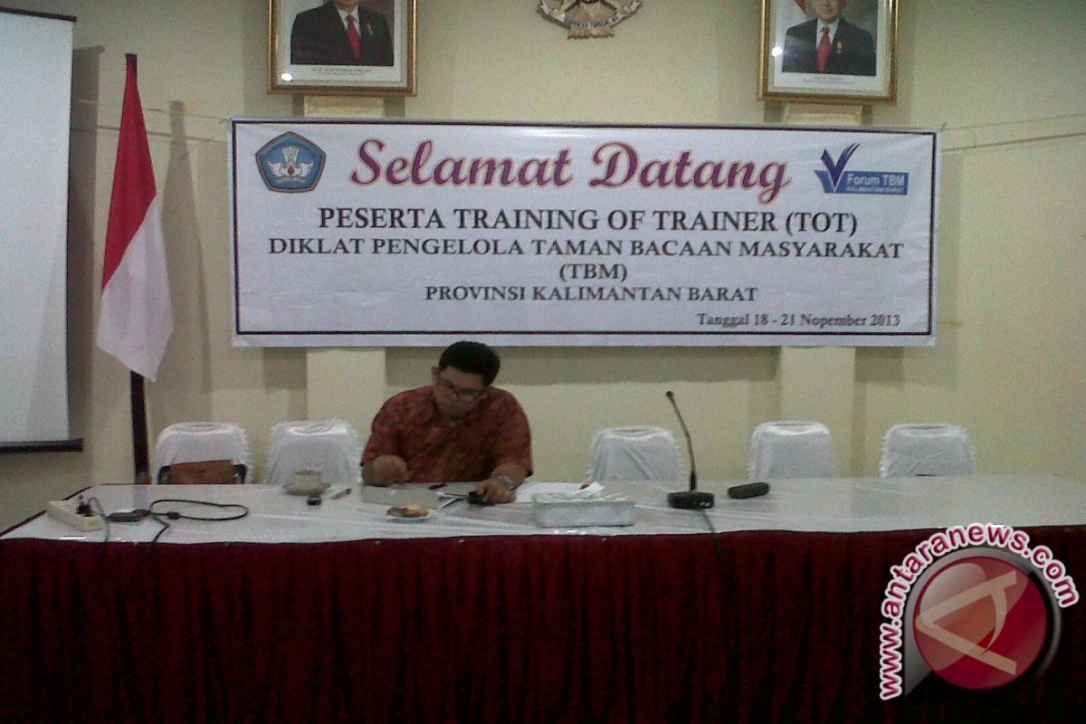 Kalbar Dapat Bantuan Taman Bacaan Masyarakat