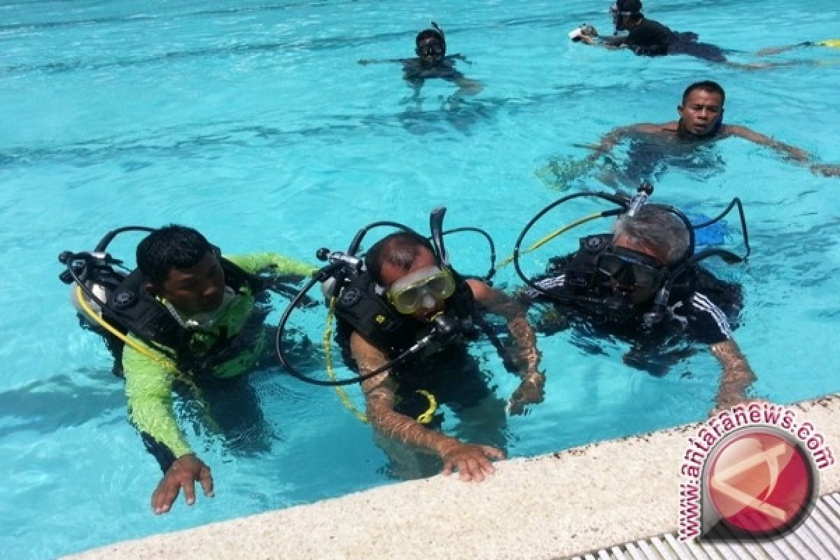 Lanal Pontianak Selenggarakan Latihan Selam Dasar