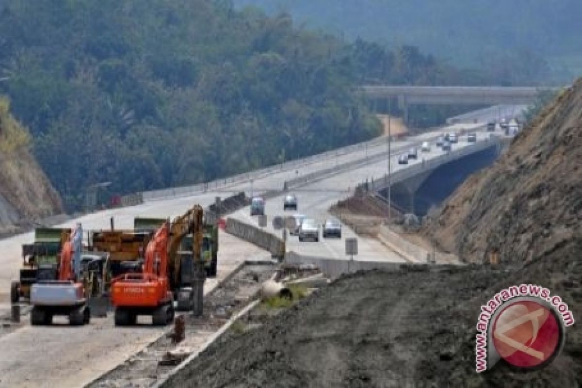 Jalan Raya Sungaiselan Putus Sepanjang 300 Meter