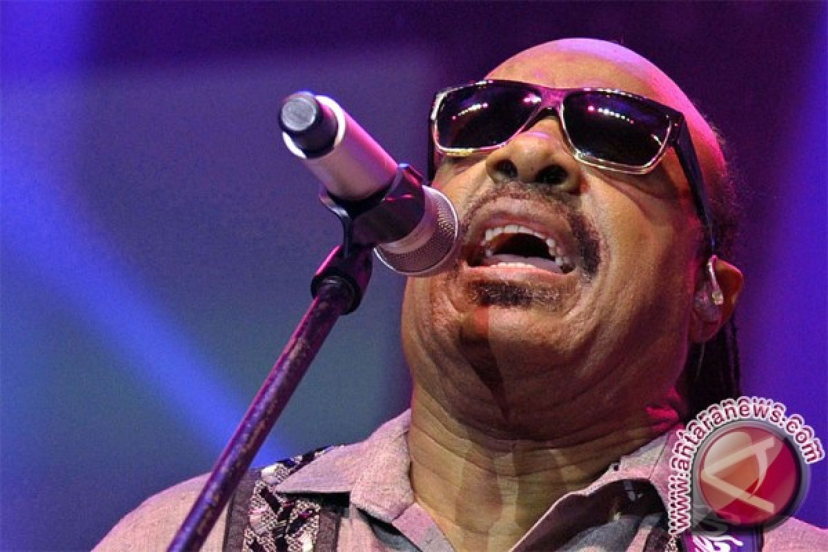 Stevie Wonder, Jennifer Hudson, dan Faith Hill nyanyi di pemakaman Aretha Franklin