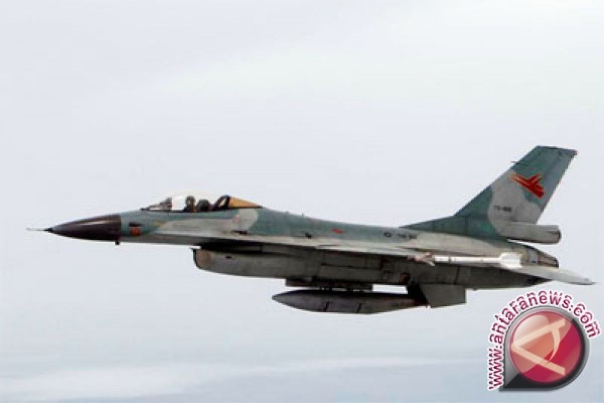 Rombongan Panglima TNI dikawal empat pesawat tempur F-16