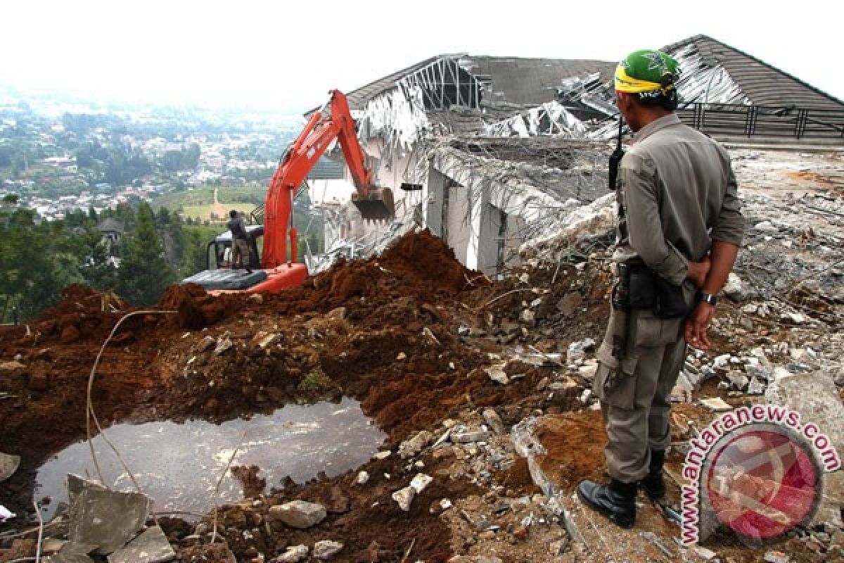 Vila-vila bekas bongkar di Puncak dibangun kembali