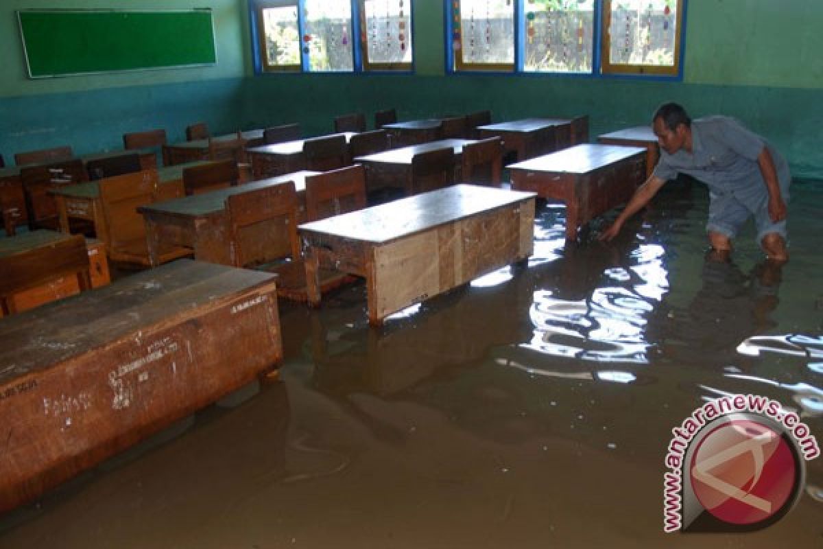 116 sekolah di Jakarta diliburkan akibat banjir