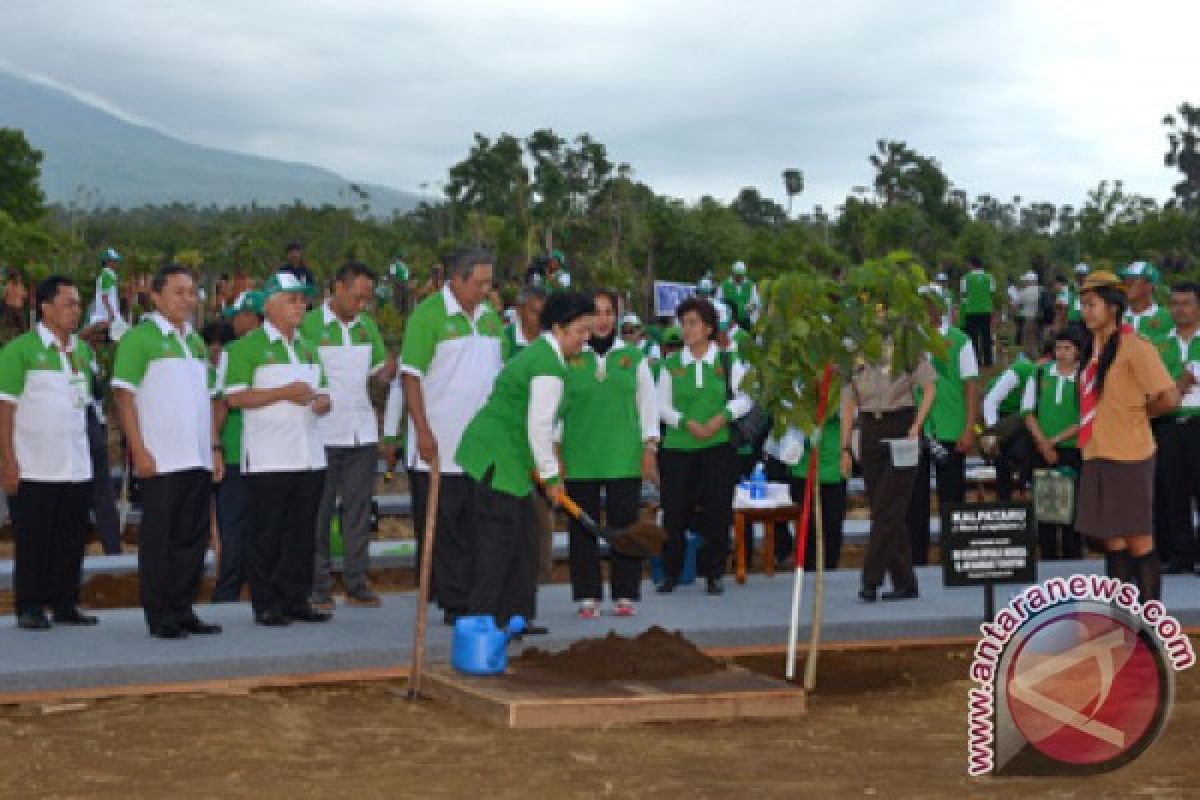 Puncak Peringatan Hari Menanam Pohon Indonesia (HMPI) dan Bulan Menanam Nasional (BMN) 2013 