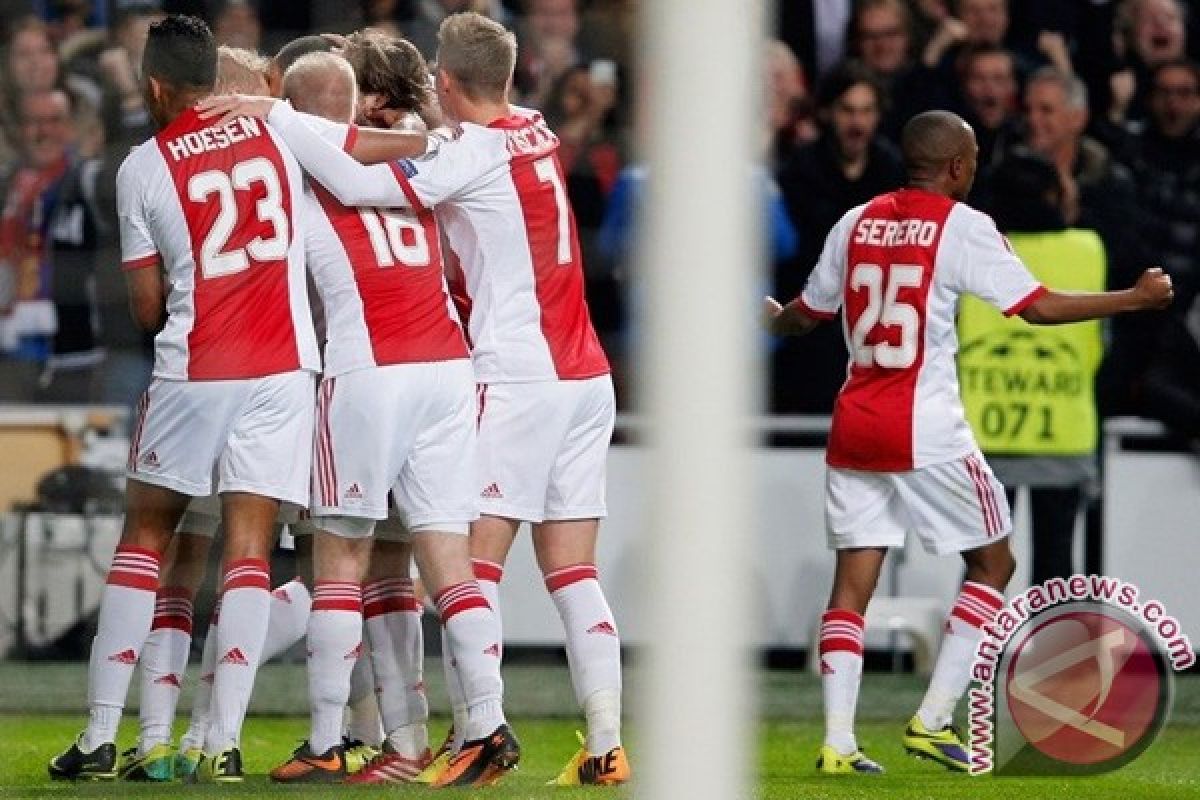 Ajax taklukkan Barca dengan skor 2-1
