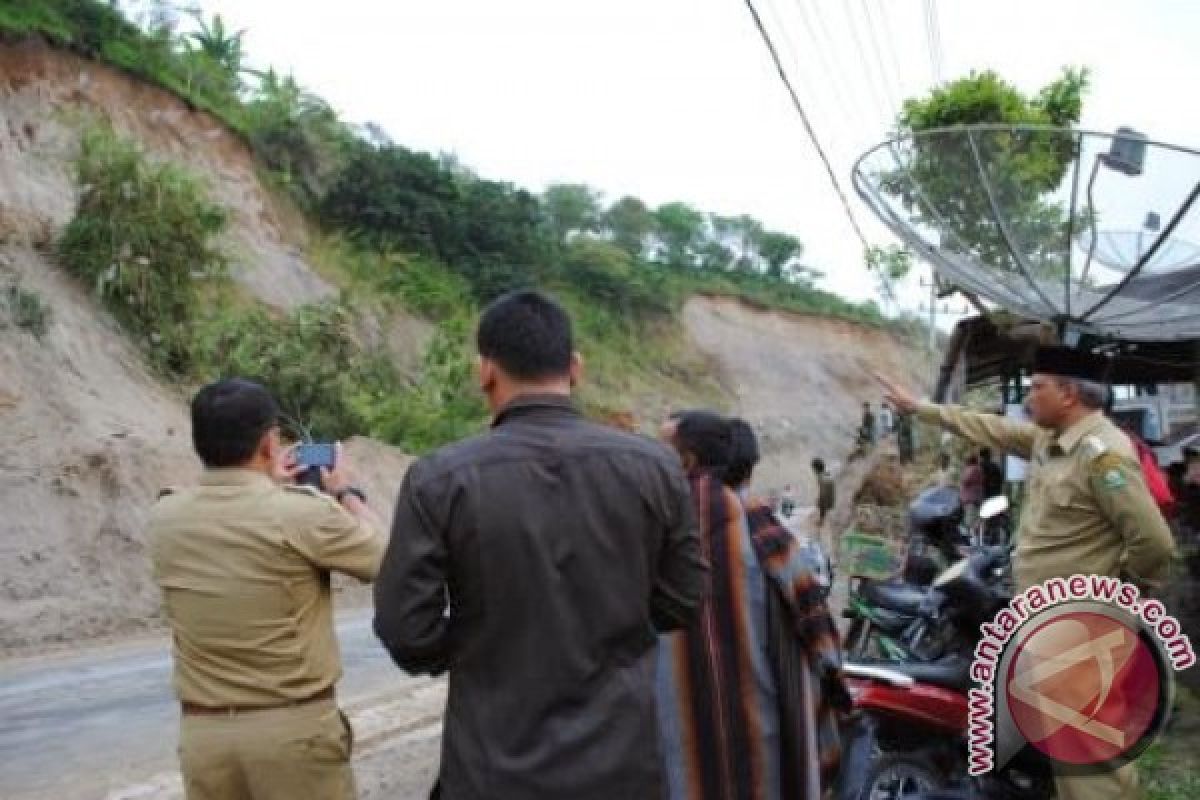 Tanah Longsor di Kira Gempa