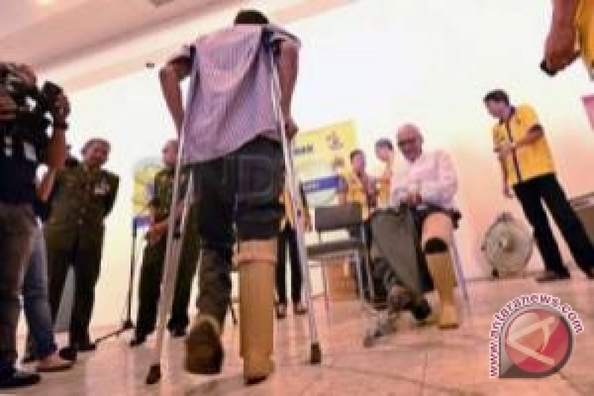 Dinsosnaker Palangka Raya Bantu Kaki Palsu Bagi Penyandang Disabilitas 