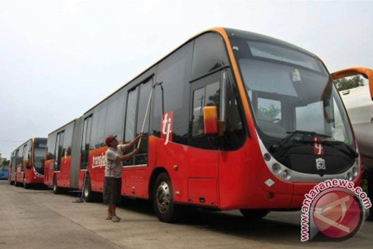 Bus Transjakarta malam hari segera ditambah