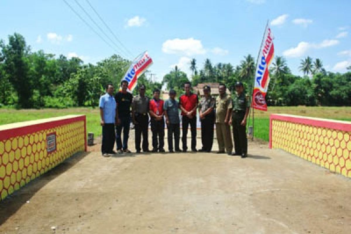 Alfamart Alfamidi Luncurkan Program Jembatan Masa Depan