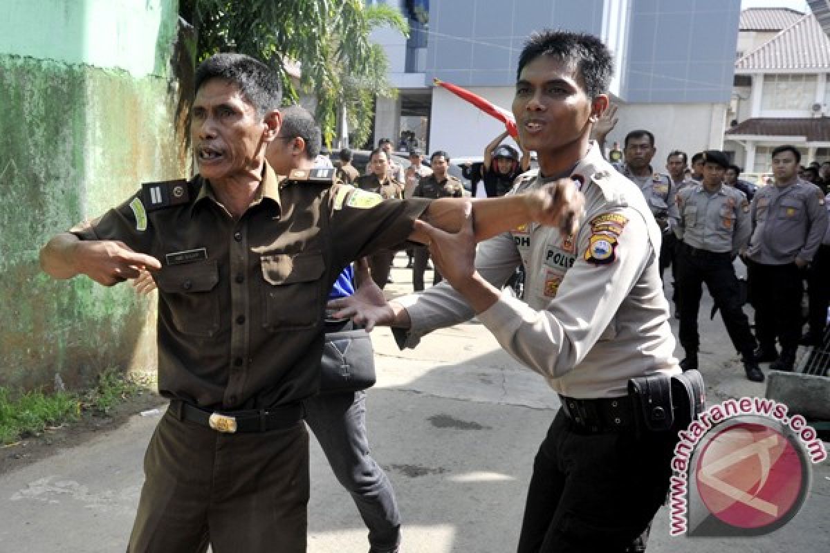 RIBUT DEMO KORUPSI MAMASA