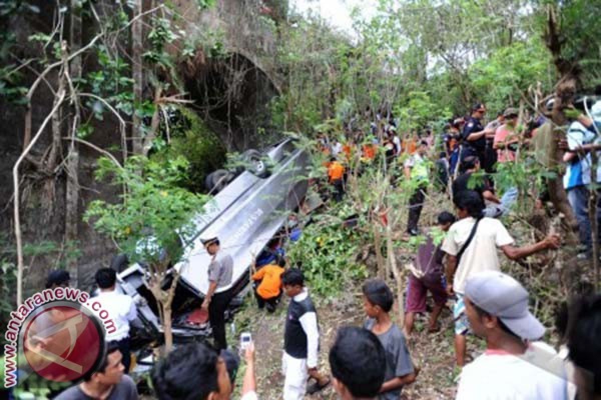 Polisi Identifikasi Bangkai Bus Wisata