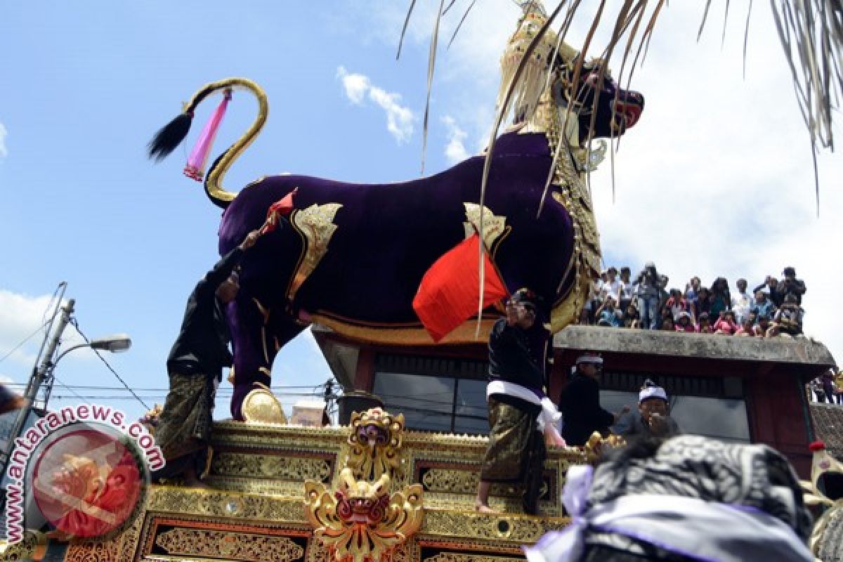 TNI/Polri Amankan Ngaben Tokoh Puri Ubud 