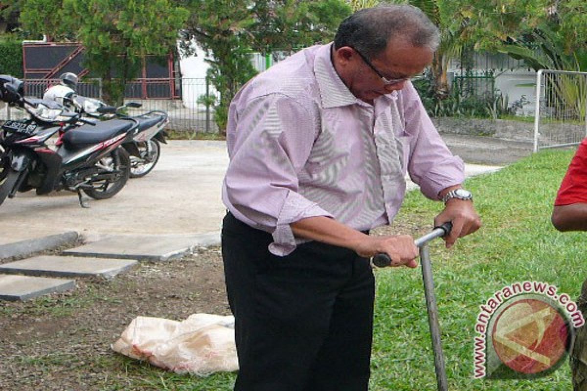 Pemkot Bekasi sediakan tongkat biopori gratis