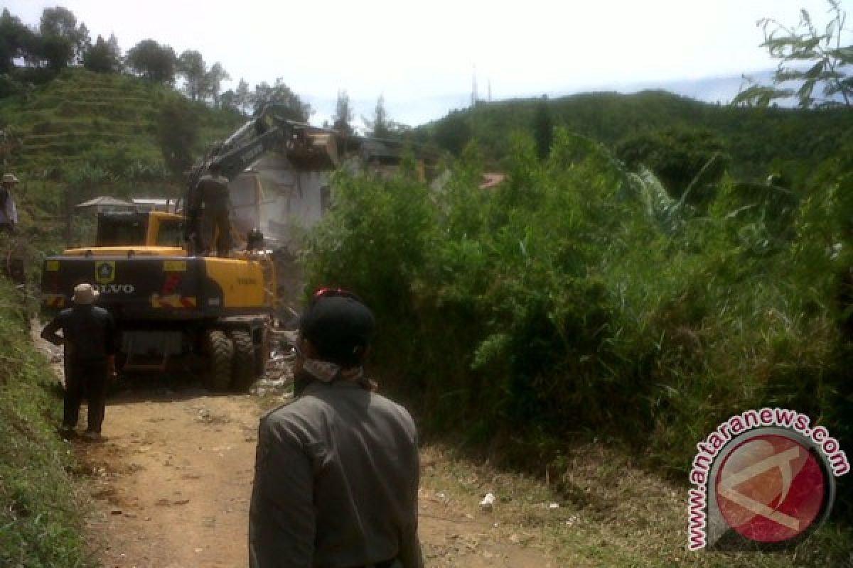 Pembongkaran vila di Puncak libatkan 600 personel