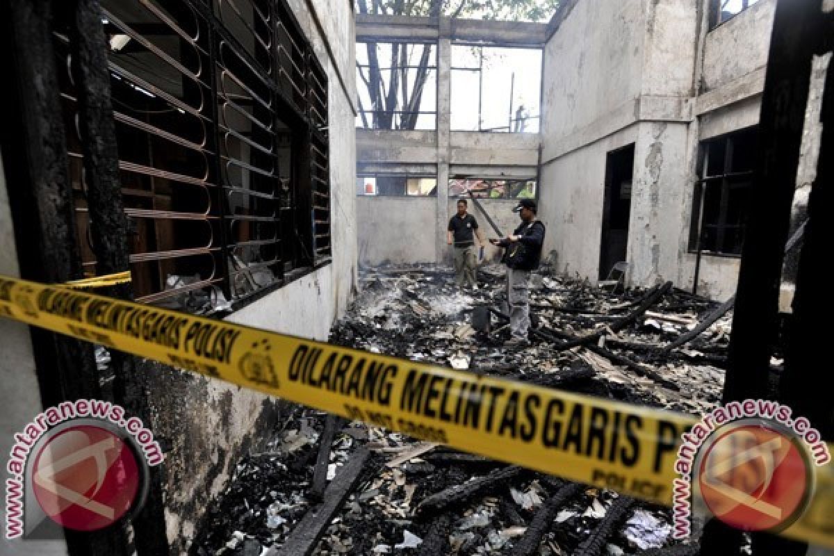 Polisi Kejar Pembakar Gedung PKM UNM