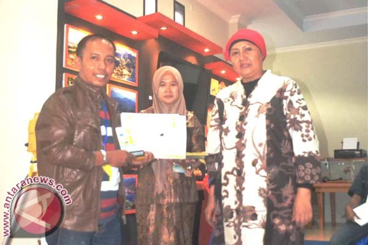 Wartawan Antara Sulbar Juara Pertama Lomba Foto