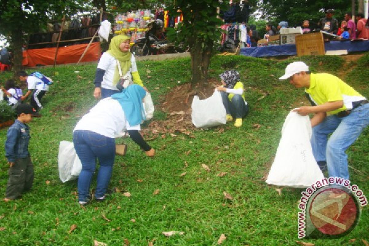 Pramuka Kota Bogor Kampanyekan Hari Bebas Sampah