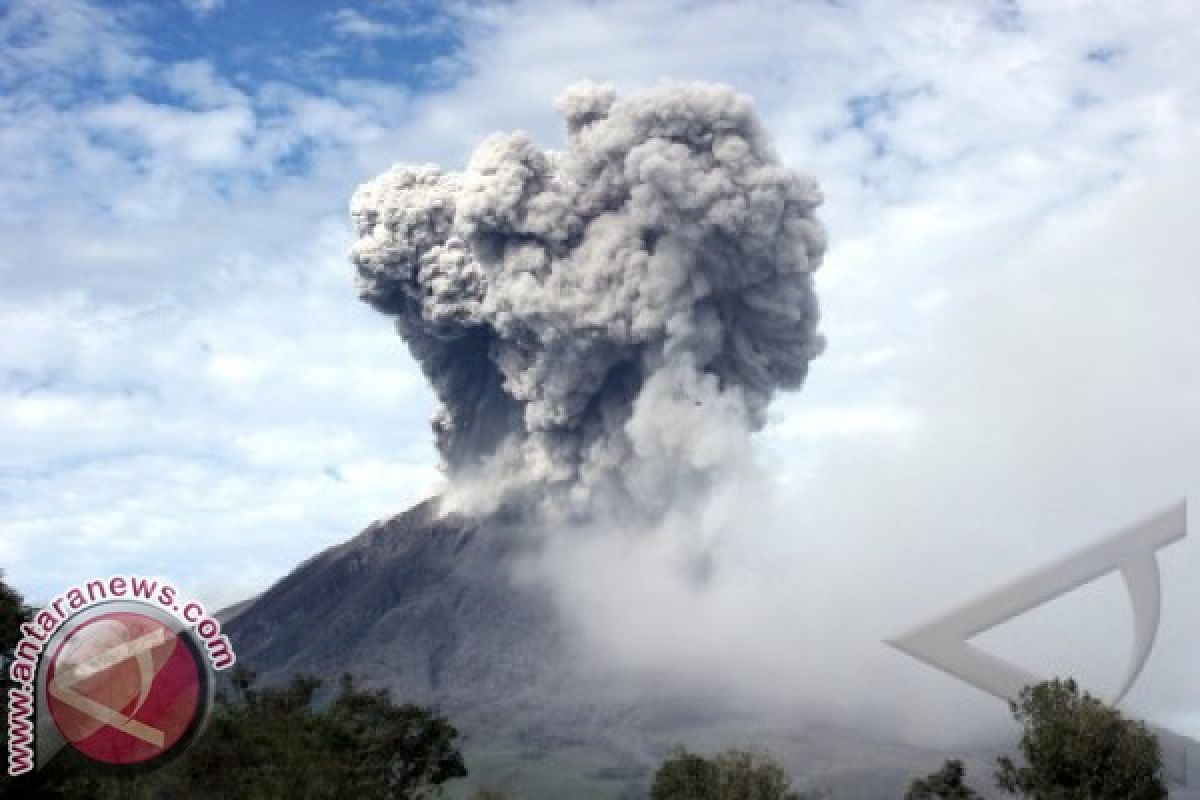  Status Gunung Sinabung Naik Jadi Awas