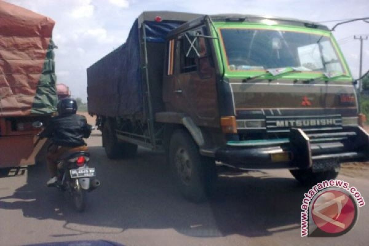 Rem Blong Truk Fuso Hantam Empat Kendaraan