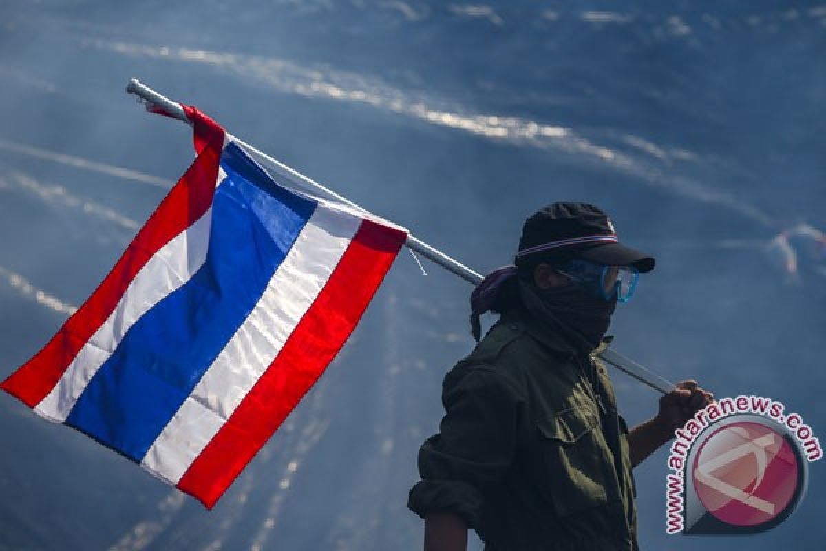 Thai protesters force closure of 19 polling stations